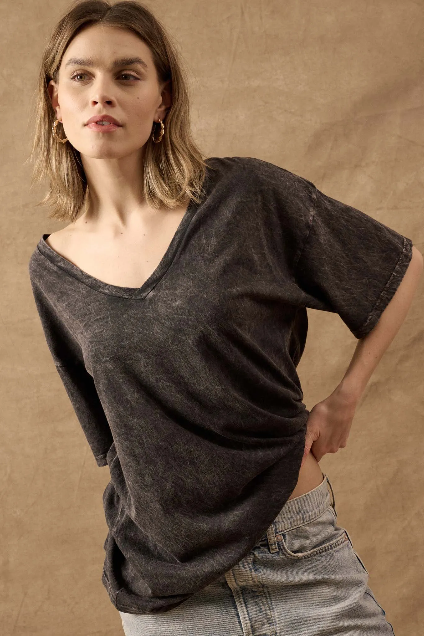 Big Mood Vintage-Wash Oversize V-Neck Tee