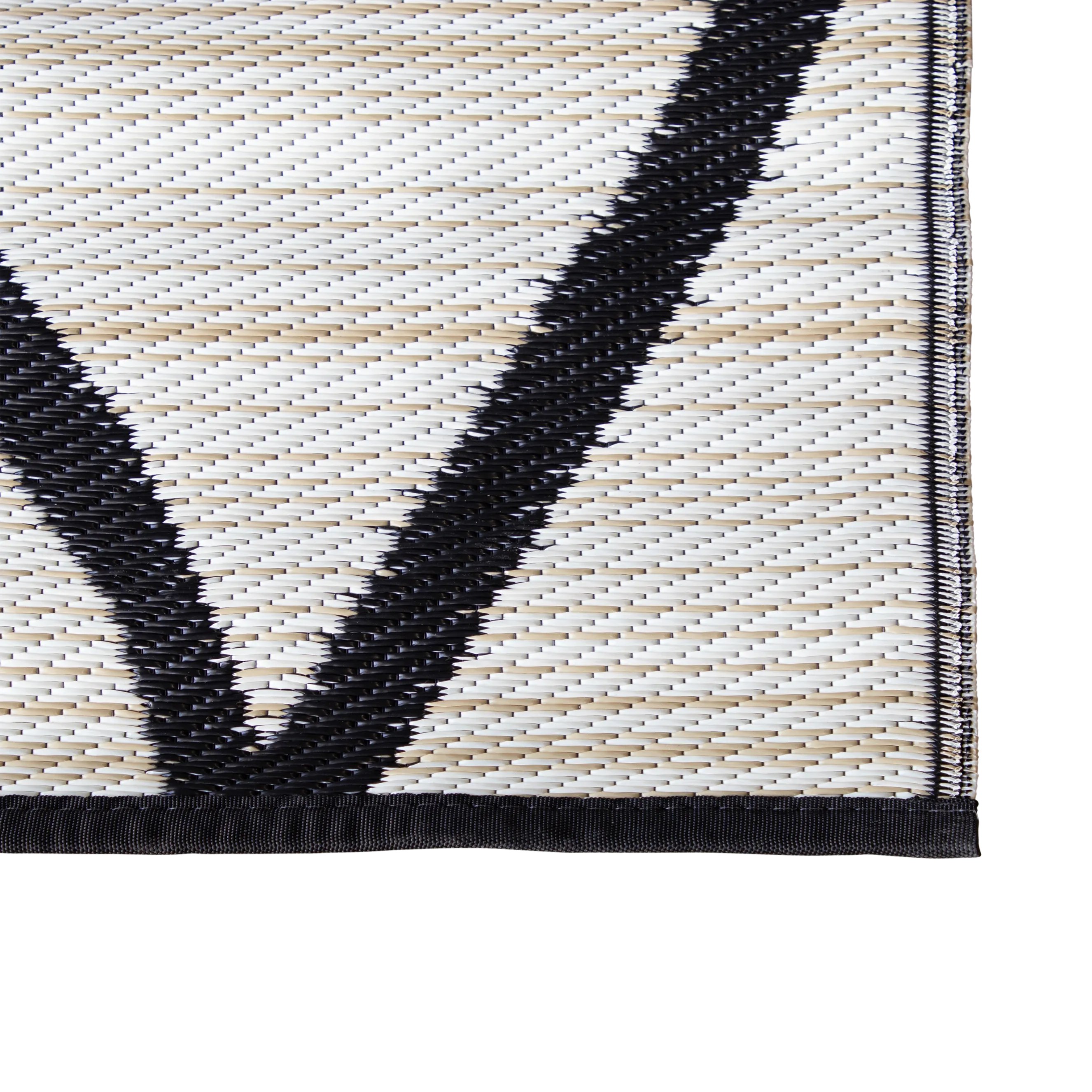 Elements Black Rug in PP *ONLY FLOORSTOCK LEFT - 180 x 270 cm