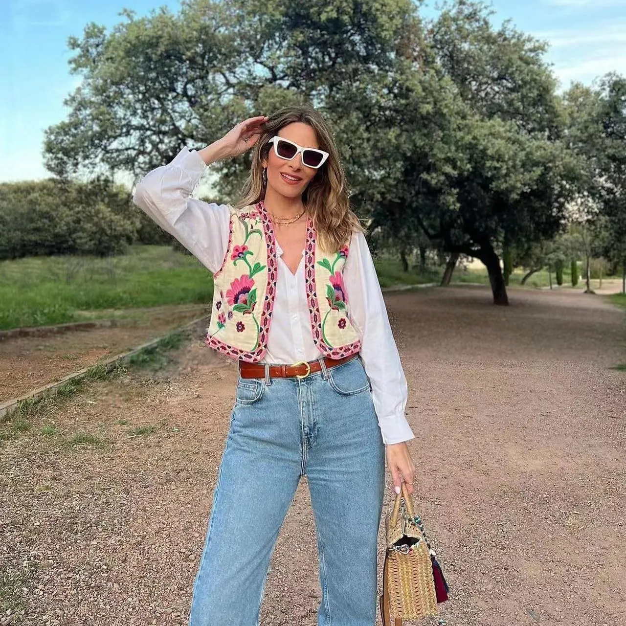 PAODIKUAI Women's Vintage Floral Embroidered Vest Boho Casual Open Front Y2k Sleeveless Cardigan Waistcoat
