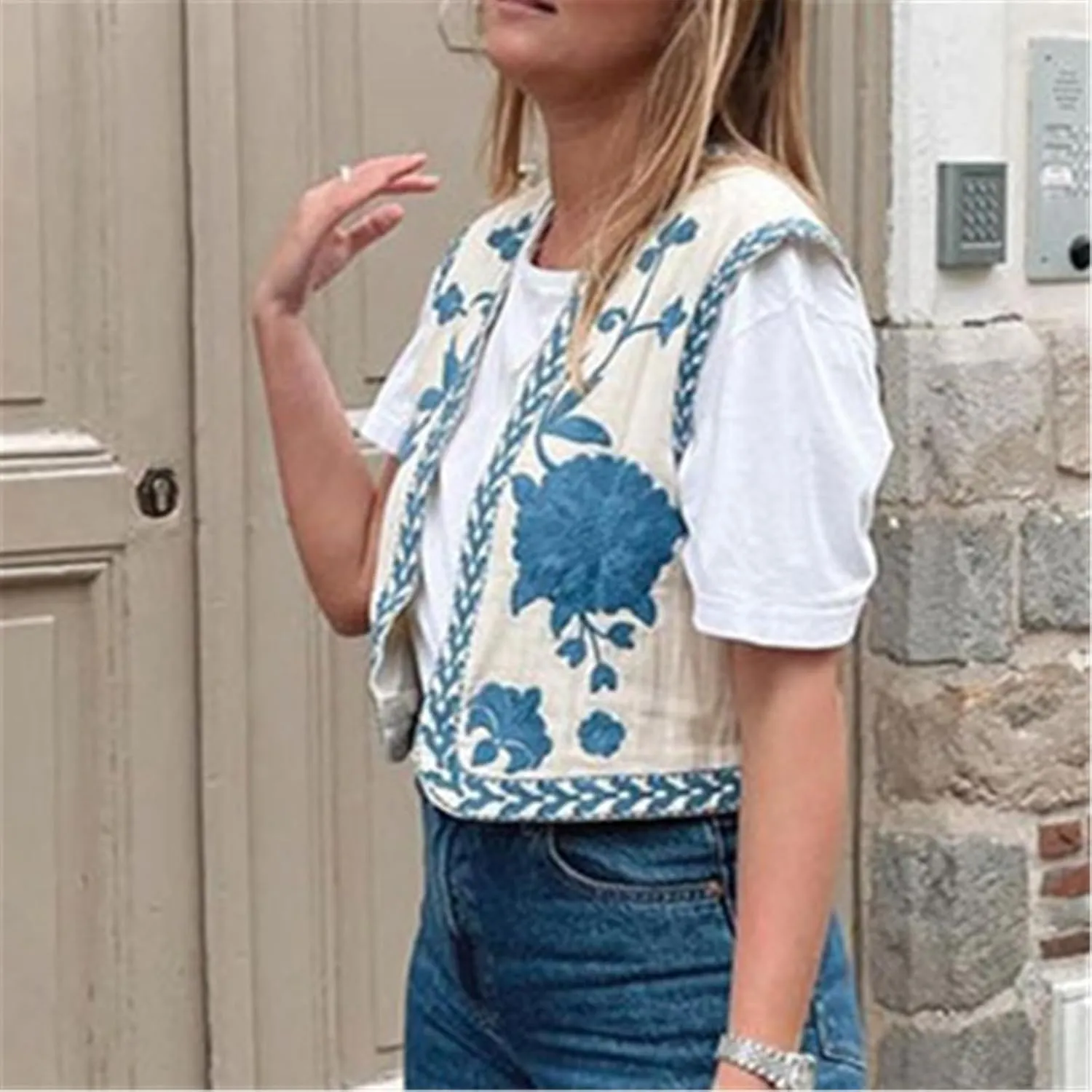 PAODIKUAI Women's Vintage Floral Embroidered Vest Boho Casual Open Front Y2k Sleeveless Cardigan Waistcoat