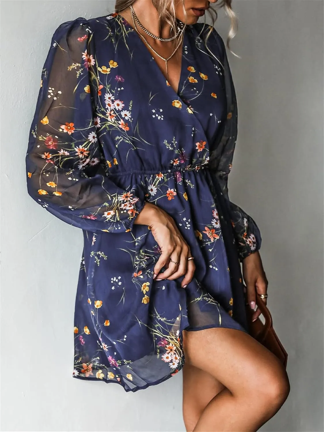 Women's Mini Flowy Chiffon Ditsy Floral Dress, Long Sleeve V Neck A-line Swing Dress, Boho Fit Short Dresses